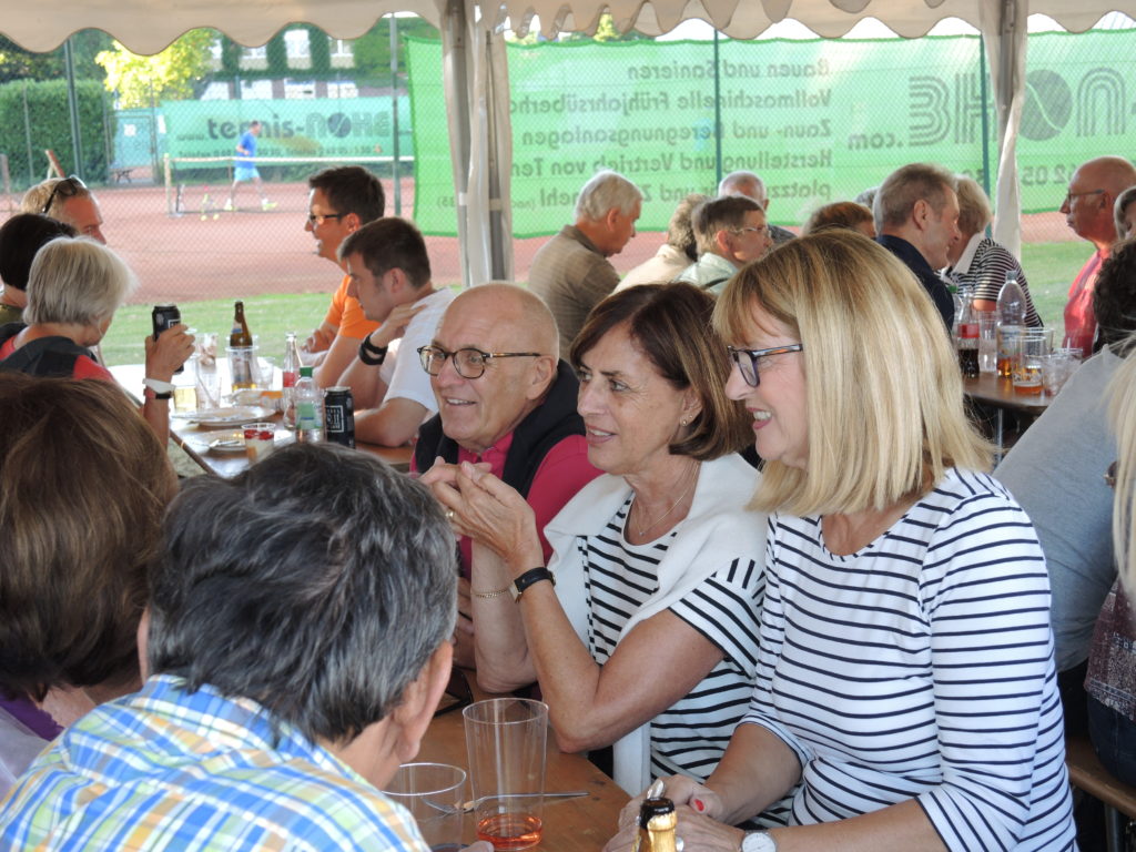 Beim Helferfest zum Landesturnfest trafen sich nochmal alle (Bilder: Klaus Waldow).