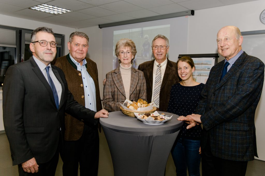 Feierstunde für das HSC mit: Dr. Torsten Fetzner, Volker Jacob, Josephine und Dr. h.c. Hans-Werner Hector, Alexandra Porth und Dr. Hans-Jochen Hüchting (von links).